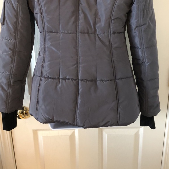 Beautiful gray puffer jacket - Picture 13 of 16